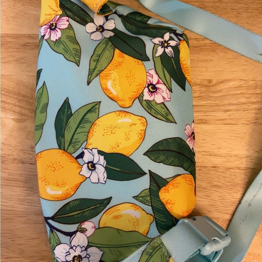 Vera Bradley Retired “Lemon Grove” Lighten Up RFID Belt Bag - Picture 3 of 12